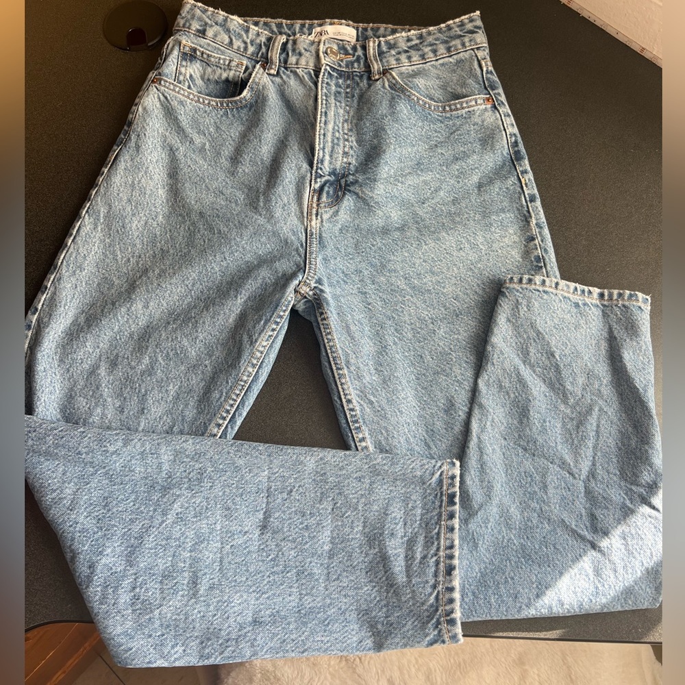 ZARA STRAIGHT LEG BLUE JEANS